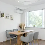 Bright 2-bedroom Near Center By Flat Mаnаger Warna