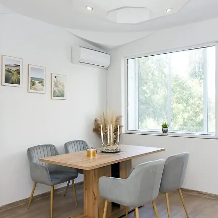Bright 2-bedroom Near Center By Flat Mаnаger Βάρνα
