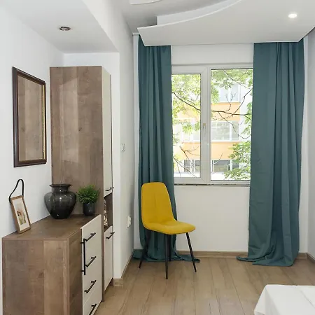 Apartament Bright 2-bedroom Near Center *
